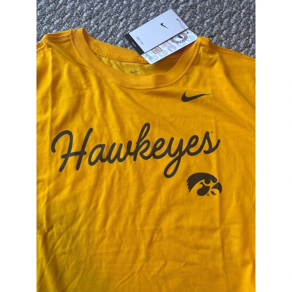 Nike Iowa Hawkeyes Dri-FIT Crop Top Yellow Black Short Sleeve Womens Large NWT